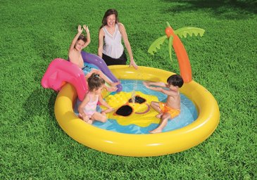 בריכת פעילות BESTWAY, בעיצוב שמש חמימה ומחייכת הכוללת מגלשה, מזרקת מים ובריכה לשכשוך ומשחק, דגם 53071 בריכת פעילות BESTWAY, בעיצוב שמש חמימה ומחייכת הכוללת מגלשה, מזרקת מים ובריכה לשכשוך ומשחק, דגם 53071