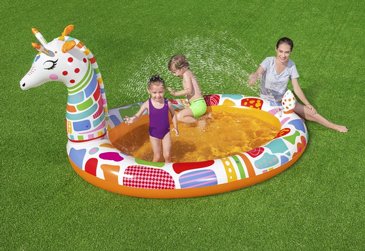 בריכה מתנפחת BESTWAY בעיצוב ג'ירפה מתוקה הכוללת מתז מים, דגם 53089 בריכה מתנפחת BESTWAY בעיצוב ג'ירפה מתוקה הכוללת מתז מים, דגם 53089