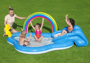 בריכת פעילות BESTWAY, בעיצוב קשת בענן הכוללת מגלשה, מתז מים ובריכה לשכשוך ומשחק, דגם 53092 בריכת פעילות BESTWAY, בעיצוב קשת בענן הכוללת מגלשה, מתז מים ובריכה לשכשוך ומשחק, דגם 53092