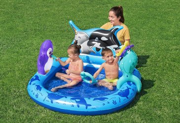 בריכת פעילות BESTWAY, בעיצוב חיות מתוקות בקוטב הצפוני, הכוללת בריכת שכשוך ומשחקים מתנפחים, דגם 53156 בריכת פעילות BESTWAY, בעיצוב חיות מתוקות בקוטב הצפוני, הכוללת בריכת שכשוך ומשחקים מתנפחים, דגם 53156