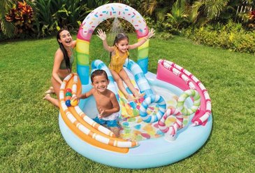 בריכת פעילות INTEX, בעיצוב סוכריות צבעוניות, הכוללת מגלשה, קשת עם מתז מים, בריכת שיכשוך ומשחקי כדור, דגם 57144 בריכת פעילות INTEX, בעיצוב סוכריות צבעוניות, הכוללת מגלשה, קשת עם מתז מים, בריכת שיכשוך ומשחקי כדור, דגם 57144