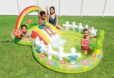 בריכת פעילות INTEX, בעיצוב הגינה שלי, הכוללת מגלשה, קשת עם מתז מים, משחקים מתנפחים ובריכה לשכשוך ומשחק, דגם 57154 בריכת פעילות INTEX, בעיצוב הגינה שלי, הכוללת מגלשה, קשת עם מתז מים, משחקים מתנפחים ובריכה לשכשוך ומשחק, דגם 57154