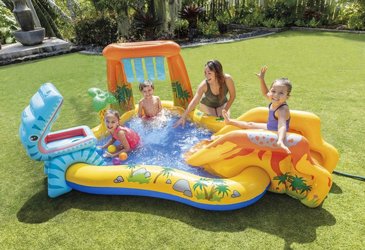 בריכת פעילות INTEX, בעיצוב דינוזאור, הכוללת מגלשה, עץ דקל מתנפח עם מתז מים, מפלי מים ובריכה לשכשוך ומשחק, דגם 57444 בריכת פעילות INTEX, בעיצוב דינוזאור, הכוללת מגלשה, עץ דקל מתנפח עם מתז מים, מפלי מים ובריכה לשכשוך ומשחק, דגם 57444