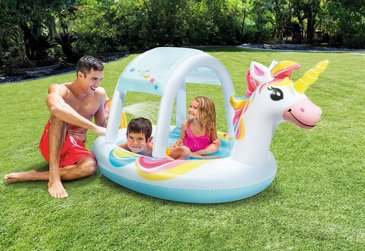 בריכת INTEX עגולה מתנפחת, בעיצוב חד קרן, הכוללת גגון נשלף ומתז מים, דגם 58435 בריכת INTEX עגולה מתנפחת, בעיצוב חד קרן, הכוללת גגון נשלף ומתז מים, דגם 58435